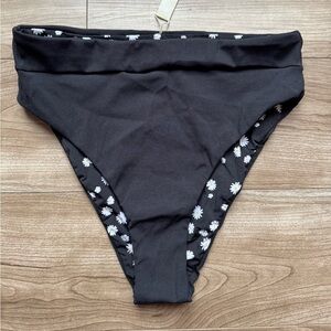 Maaji high-rise rev bikini bottom black ribbed /black white daisy NEW Sz M